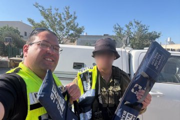 כפר תפוח: תינוק כבן שנה נעל את עצמו בשגגה ברכב וחולץ בשלום על ידי מתנדבי ידידים • “אני מתנדב כעשור בארגון וזו הפעם השלישית שאני מחלץ. תענוג גדול, זכות להתנדב בידידים”