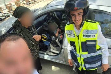 רחובות: תינוק ננעל בשגגה ברכב וחולץ בשלום על ידי מתנדב ידידים