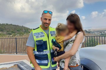 מגדל העמק: פעוט וכלב ננעלו בשגגה ברכב, מתנדבי ידידים חילצו אותם בשלום • ״דקות ספורות לפני פתיחת טקס ׳אות ראש העיר׳ למתנדבי העיר קיבלתי את הקריאה״