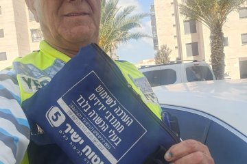 באר גנים: ילדה ננעל בשגגה ברכב, מתנדב ידידים חילץ אותה בשלום • ״יצאתי באמצע כוס קפה להציל חיים״