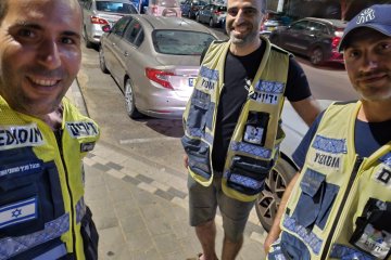 כפר יונה: תינוק ננעל ברכב בשגגה וחולץ בשלום ע”י מתנדבי ידידים