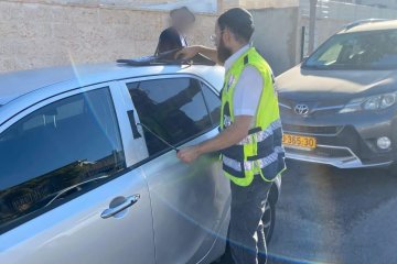 בית שמש: פעוטה ננעלה ברכב וחולצה בשלום על ידי מתנדב ידידים • “תוך דקה היא הייתה בחוץ. פעם ראשונה שאני שותף בהצלת חיים”