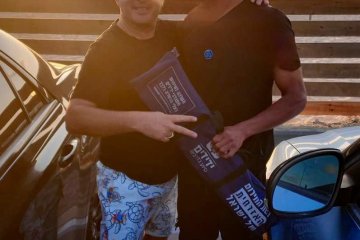 ניצנים: כלב ננעל בשגגה ברכב, מתנדבי ידידים חילצו אותו בשלום