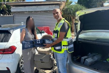 מושב גבעתי: תינוק ננעל בשגגה ברכב וחולץ בשלום על ידי מתנדב ידידים • “מזל שהארגון קיים”