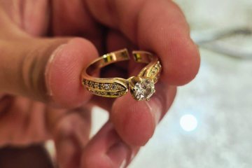 נתיבות: טבעת נתקעה סביב אצבע של גברת, מתנדבי ידידים חילצו את האצבע בשלום • צפו 🎥