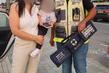 גן יבנה: פעוט ננעל ברכב בשגגה וחולץ בשלום ע”י מתנדבי ידידים
