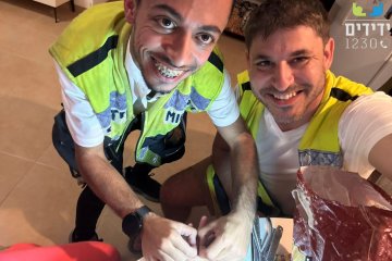 פתח תקווה: שלוש טבעות נתקעו באצבעותיה של אישה, מתנדבי ידידים חילצו אותם בשלום