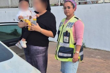 קרית גת: תינוקת ננעלה בשגגה ברכב, מתנדבת ידידים חילצה אותה בשלום