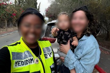 בנימינה: תינוק ננעל בשגגה ברכב, מתנדבת ידידים חילצה אותו בשלום