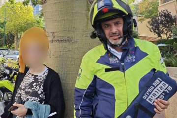 רמת גן: פעוט ננעל בשגגה ברכב, מתנדב ידידים חילץ אותו בשלום • ״האמא התפעלה מהמהירות שהגעתי״