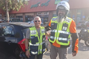 נתניה: תינוק ננעל בשגגה ברכב, מתנדבי ידידים חילצו אותו בשלום