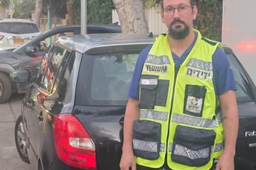 קרית חיים: תינוקת ננעלה בשגגה ברכב, מנהל הסניף ומתנדב ידידים חילצו אותה בשלום