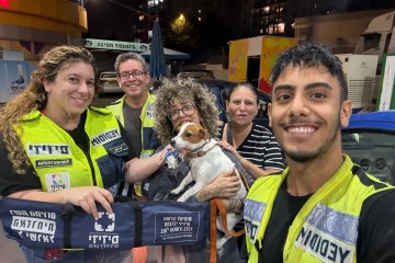 קרית אונו: כלב ננעל ברכב לעיני בעליו, מתנדבי ידידים חילצו אותו בשלום • “שיתוף הפעולה שלנו הביא לחילוץ מהיר”