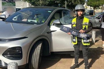 אור יהודה: פעוט ננעל ברכב בשגגה וחולץ בשלום ע”י מתנדבי ידידים