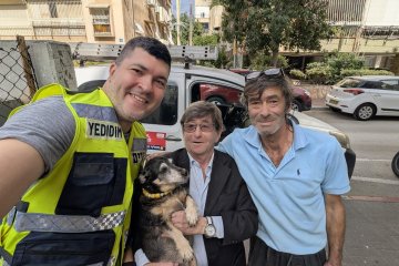 ראשון לציון: כלב ננעל ברכב, מתנדב ידידים חילץ אותו בשלום