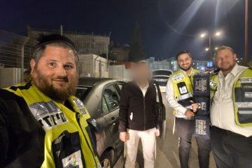 מודיעין עילית: פעוט ננעל בשגגה ברכב, מתנדבי ידידים חילצו אותו בשלום • בידידים קוראים להורים לאמץ “כלל מפתח”