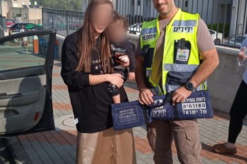 מגדל העמק: תינוקת ננעלה ברכב וחולצה בשלום על ידי מתנדבי ידידים
