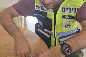 בורגתה: טבעת נתקעה באצבעו של גבר, מנהל הסניף חילץ את הטבעת מן האצבע בשלום