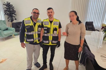 נתיבות: טבעת נתקעה באצבעה של אישה, מתנדבי ידידים שחררו אותה בשלום • ״שחררנו את הטבעת הלוחצת בלי לפגוע בטבעת היהלום שלידה״ • צפו🎥