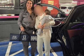 בת ים: תינוק ננעל בשגגה ברכב, פקחית בעיריית בת ים חילצה אותו בשלום • ״שיתוף פעולה מציל חיים בין הפיקוח העירוני לבין ארגון ידידים״