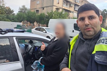 רמלה: תינוק ננעל בשגגה ברכב, מתנדב ידידים חילץ אותו בשלום • ״פגשתי באמא שהייתה בהיסטריה והרגעתי אותה בחילוץ מהיר״