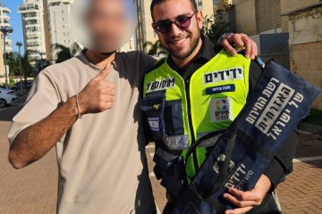 רמלה: פעוט ננעל בשגגה ברכב, מתנדב ידידים חילץ אותו בשלום