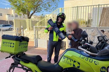 נוקדים: תינוק ננעל בשגגה ברכב, וחולץ בשלום על ידי מתנדב ידידים • ״הידיעה שיש מתנדבים מהארגון ביישוב משרה על כולם תחושת ביטחון״