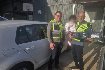 מושב ינון: פעוטה ננעלה ברכב וחולצה בשלום על ידי מתנדבי ידידים