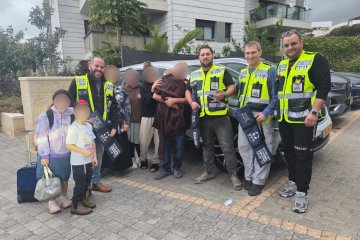 מודיעין: תינוק ננעל בשגגה ברכב, מתנדבי ידידים חילצו אותו בשלום • ״בזכות התושייה של המוקדנים נמנעה פגיעה בתינוק חלילה”