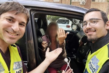 פתח תקווה: טבעת נתקעה באצבעה של אישה, מתנדבי ידידים חילצו את הטבעת מן האצבע בשלום