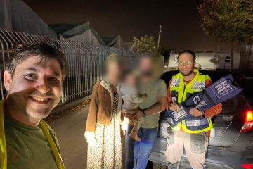 נחלים: תינוקת ננעלה ברכב בשגגה וחולצה בשלום ע”י מתנדבי ידידים • בידידים קוראים להורים לאמץ “כלל מפתח”