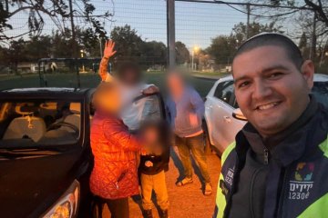 כפר ויתקין: תינוק ננעל בשגגה ברכב, מתנדב ביחידת האופנועים של ידידים חילץ אותו בשלום • בידידים קוראים להורים לאמץ “כלל מפתח” • צפו🎥