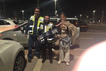 באר שבע: תינוקת ננעלה ברכב וחולצה בשלום ע”י מתנדבי ידידים
