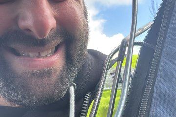 גבעות: כלב ננעל ברכב לעיני בעליו, מתנדב ידידים חילץ אותו בשלום