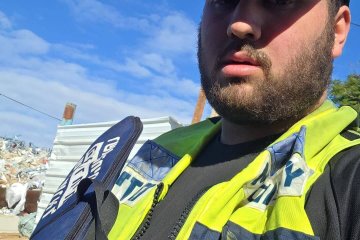 חשמונאים: פעוט ננעל בשגגה ברכב, מתנדב ידידים חילץ אותו בשלום • ״למרות שנתקלתי בקשיים, חילצתי בשלום״