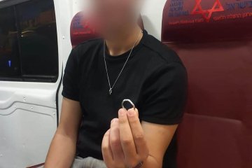 תל אביב: טבעת נתקעה באצבעו של נער – מתנדב ידידים חילץ אותה בשלום • ״אנחנו כאן כדי להחזיר לאנשים את שגרת חייהם, ולתת להם תקווה״
