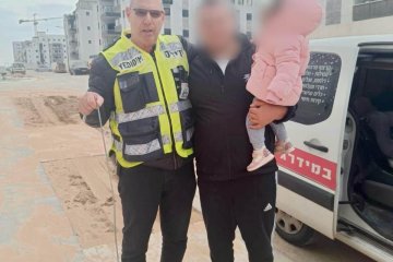 באר שבע: פעוטה ננעלה בשגגה ברכב, מתנדב ידידים חילץ אותה בשלום • ״האבא היה בהלם ממהירות החילוץ״