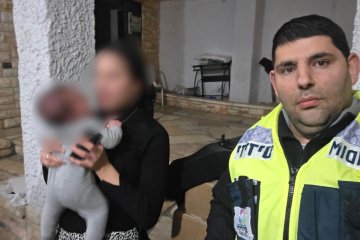 תל אביב: תינוק ננעל בשגגה ברכב, מתנדב ידידים חילץ אותו בשלום