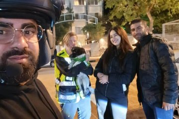 אילת: כלב ננעל בשגגה ברכב, מתנדבי ידידים חילצו אותו בשלום • ״יצאנו מהמיטה בכדי לסייע״ • צפו 🎥