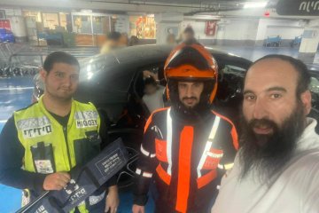 נתניה: תינוק ננעל ברכב וחולץ בשלום ע”י מתנדבי ידידים • “זכות לסיים יום עבודה בהצלת חיים”