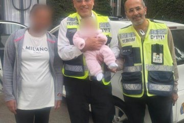 פתח תקווה: תינוקת ננעלה בשגגה ברכב, מתנדבי ידידים חילצו אותה בשלום • ״כל עזרה באירוע חירום נותנת לי תחושת סיפוק אדירה״