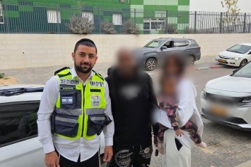 קרית גת: תינוקת ננעלה בשגגה ברכב, מתנדב ידידים חילץ אותה בשלום • ״הצלת לי את הילדה״ • צפו 🎥