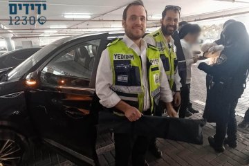 מלחה: ההורים יצאו מחדר לידה עם התינוקת ובשגגה ננעלה לבדה ברכב • מתנדבי ידידים הוזעקו וחילצו אותה בשלום