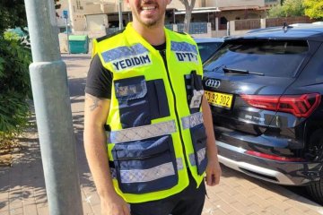 נחלאות: פעוטה ננעלה לבדה ברכב וחולצה בשלום על־ידי מתנדב ידידים