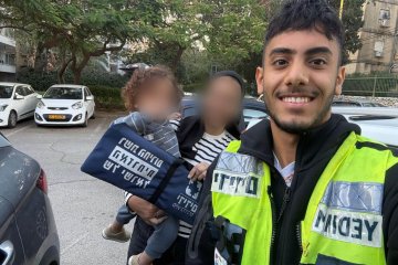 גני תקווה: פעוט ננעל בשגגה ברכב, מתנדבי ידידים חילצו אותו בשלום • בידידים קוראים להורים לאמץ “כלל מפתח”