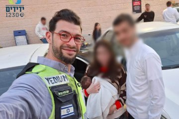 גבעת שאול: ההורים חזרו מקניות והתינוק ננעל לבדו ברכב • מתנדב ידידים הוזעקו וחילצו אותו בשלום