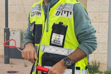 גבע בנימין: פעוט ננעל לבדו ברכב ומתנדב ידידים חילץ אותו בשלום