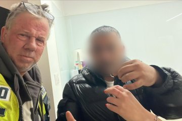 בת ים: טבעת של אישה נתקעה באצבעה – מתנדב ידידים שחרר את הטבעת וחילץ את האצבע בשלום • “בני הזוג לא האמינו שאנחנו מתעסקים גם בדברים כאלו”