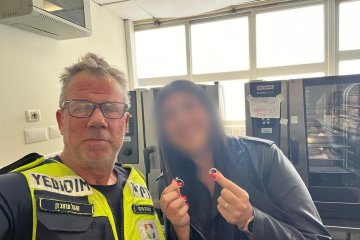 תל אביב: באמצע העבודה – טבעת של אישה נתקעה באצבעה, מנהל המרחב שחרר את הטבעת וחילץ את האצבע בשלום • “אושר גדול לראות את ההקלה בפניה של האישה”