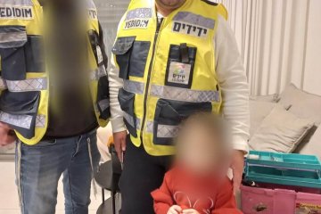 נתיבות: אצבעה של ילדה נתקעה בתוך פקק, מתנדבי ידידים חילצו אותה בשלום • ״שחררנו את האצבע ללא פגיעה״